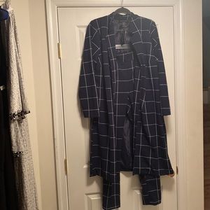 Brand New Ashley Stewart Navy Blue & White 2 piece Legging Suit…size 14/16